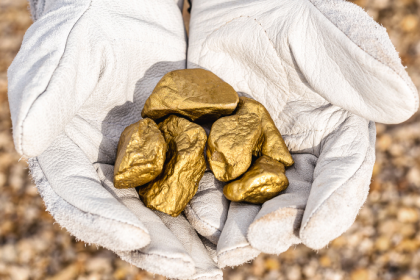 Diohn do Prado propõe um olhar sustentável sobre o design, unindo extração responsável de pedras e compromisso com o meio ambiente.