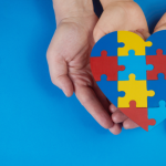 Entenda por que o diagnóstico precoce do autismo infantil é fundamental para o desenvolvimento da criança, com explicações de Alexandre Costa Pedrosa.