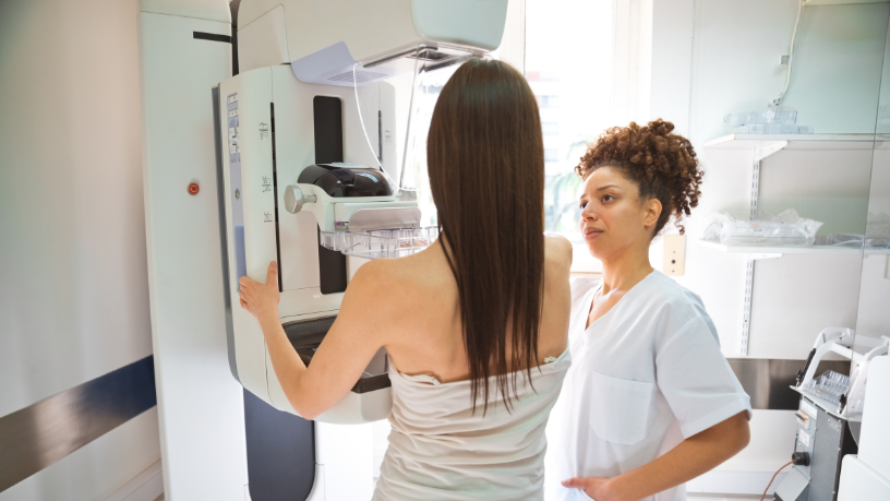 A compressão na mamografia é essencial para a qualidade da imagem e, segundo Vinicius Tadeu Sattin Rodrigues, influencia diretamente na precisão do diagnóstico